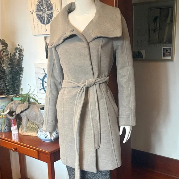 H&M size 8, heavy!!! Elegant Women's Belted Coat - Picture 2 of 9